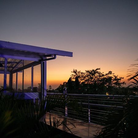 Hotel Alaya Dehradun Exteriör bild