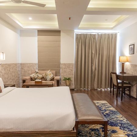 Hotel Alaya Dehradun Exteriör bild