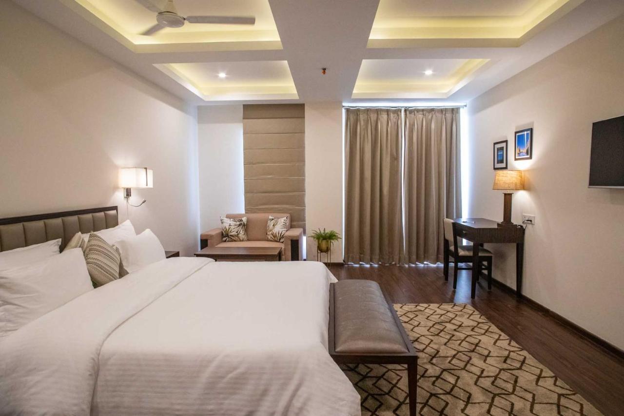 Hotel Alaya Dehradun Exteriör bild