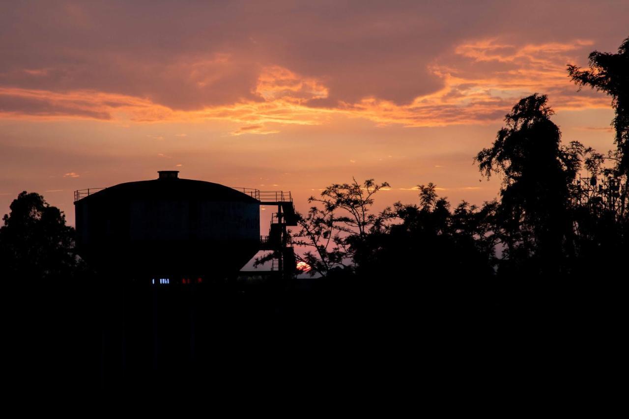 Hotel Alaya Dehradun Exteriör bild