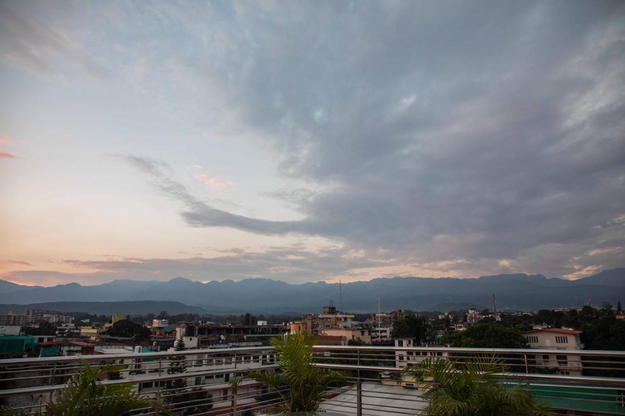Hotel Alaya Dehradun Exteriör bild