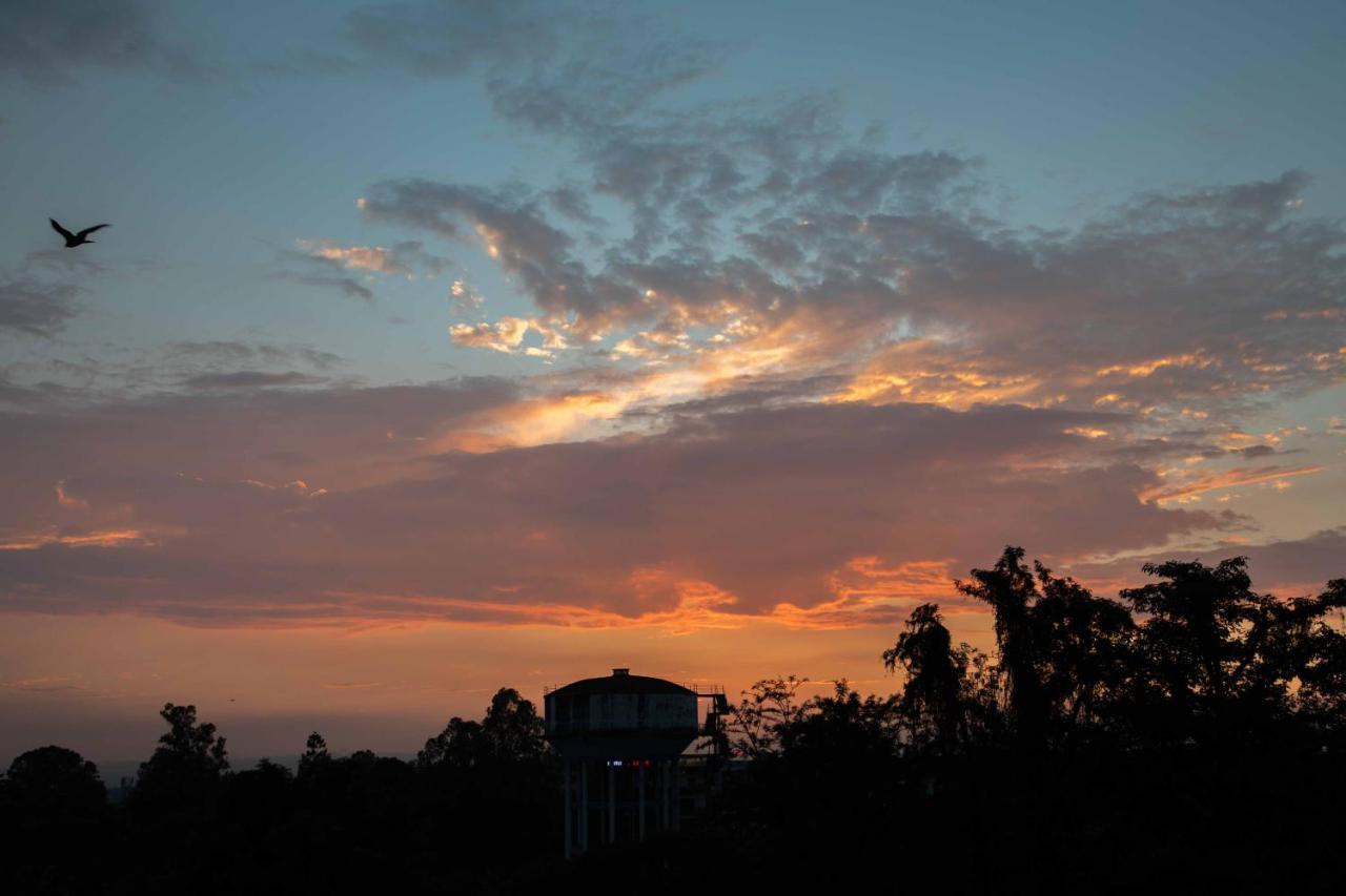Hotel Alaya Dehradun Exteriör bild