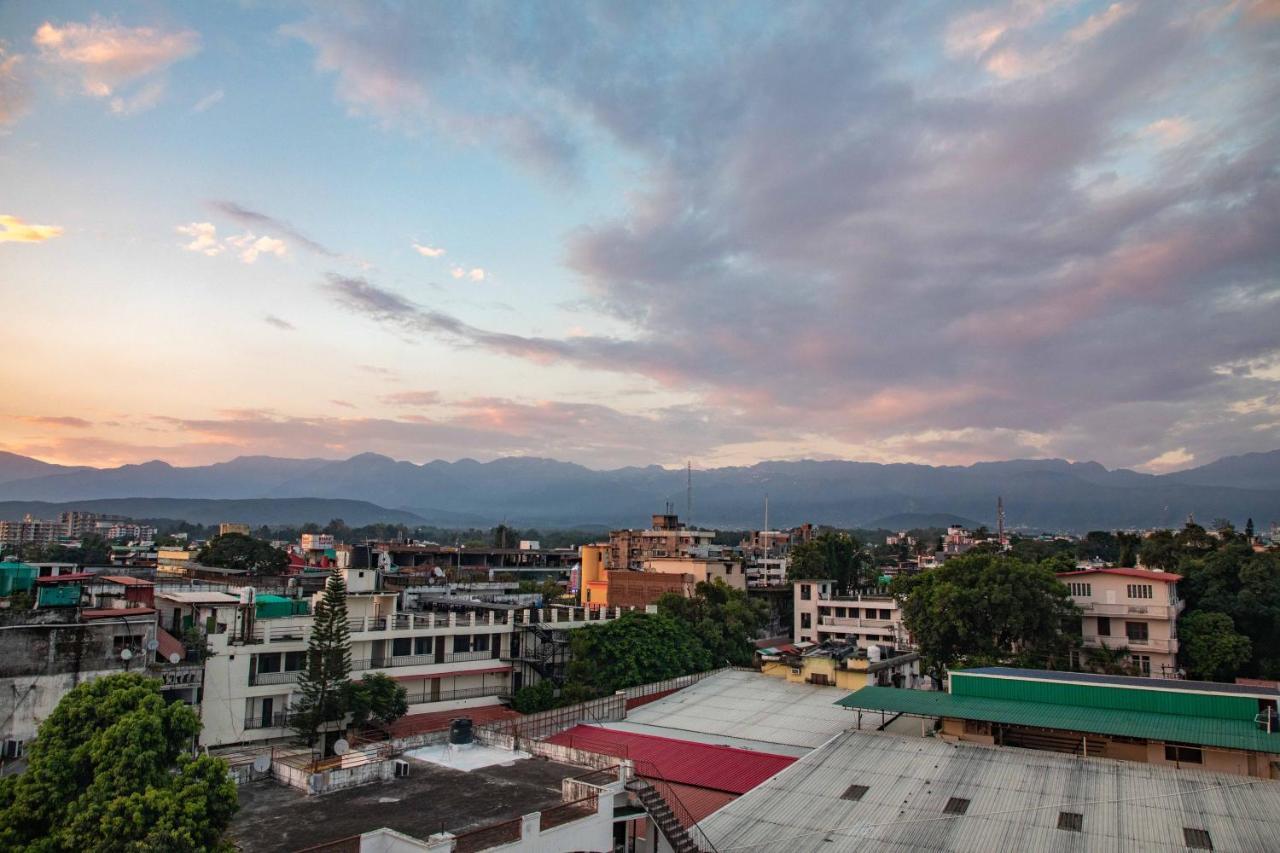 Hotel Alaya Dehradun Exteriör bild
