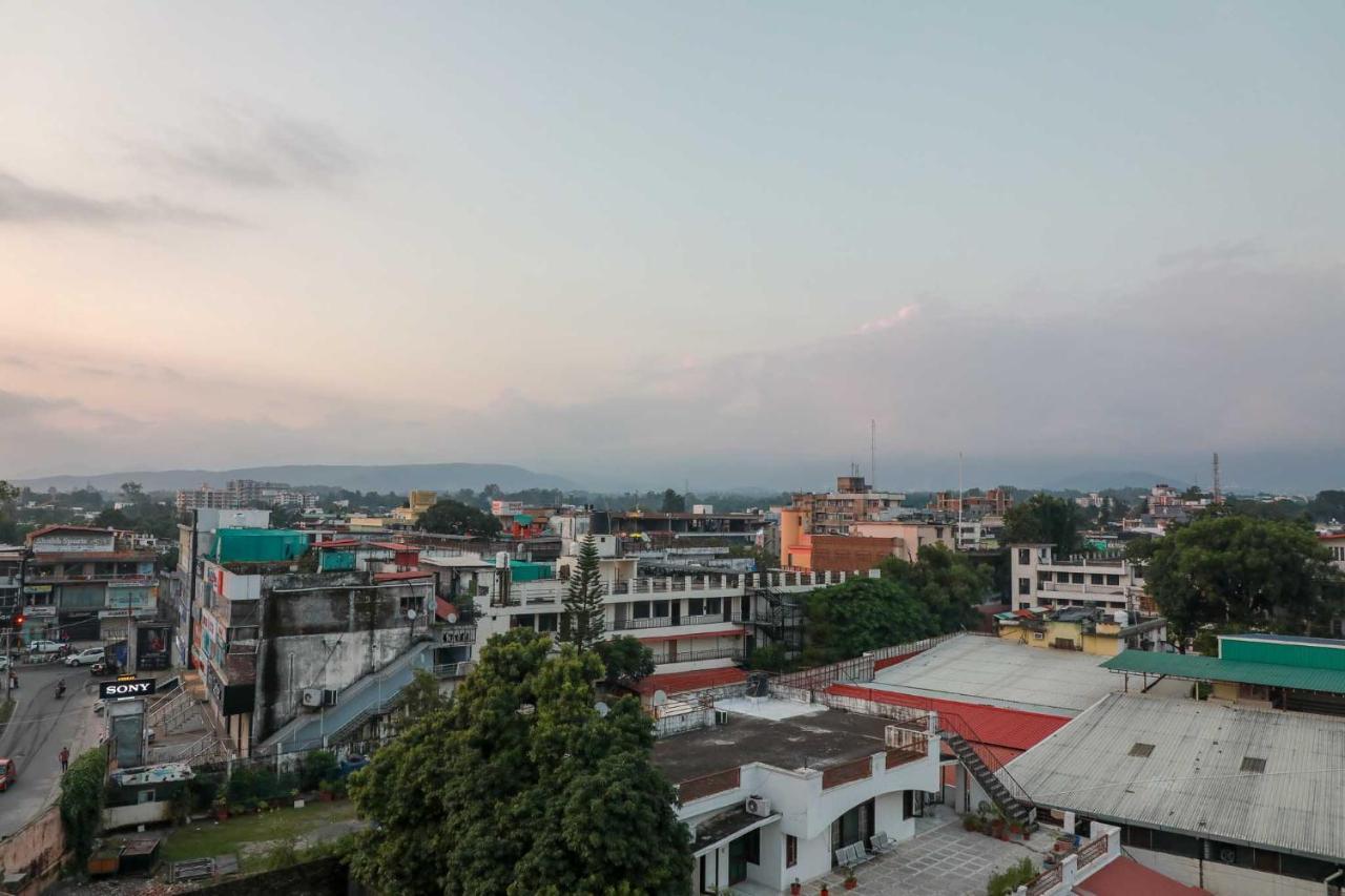 Hotel Alaya Dehradun Exteriör bild