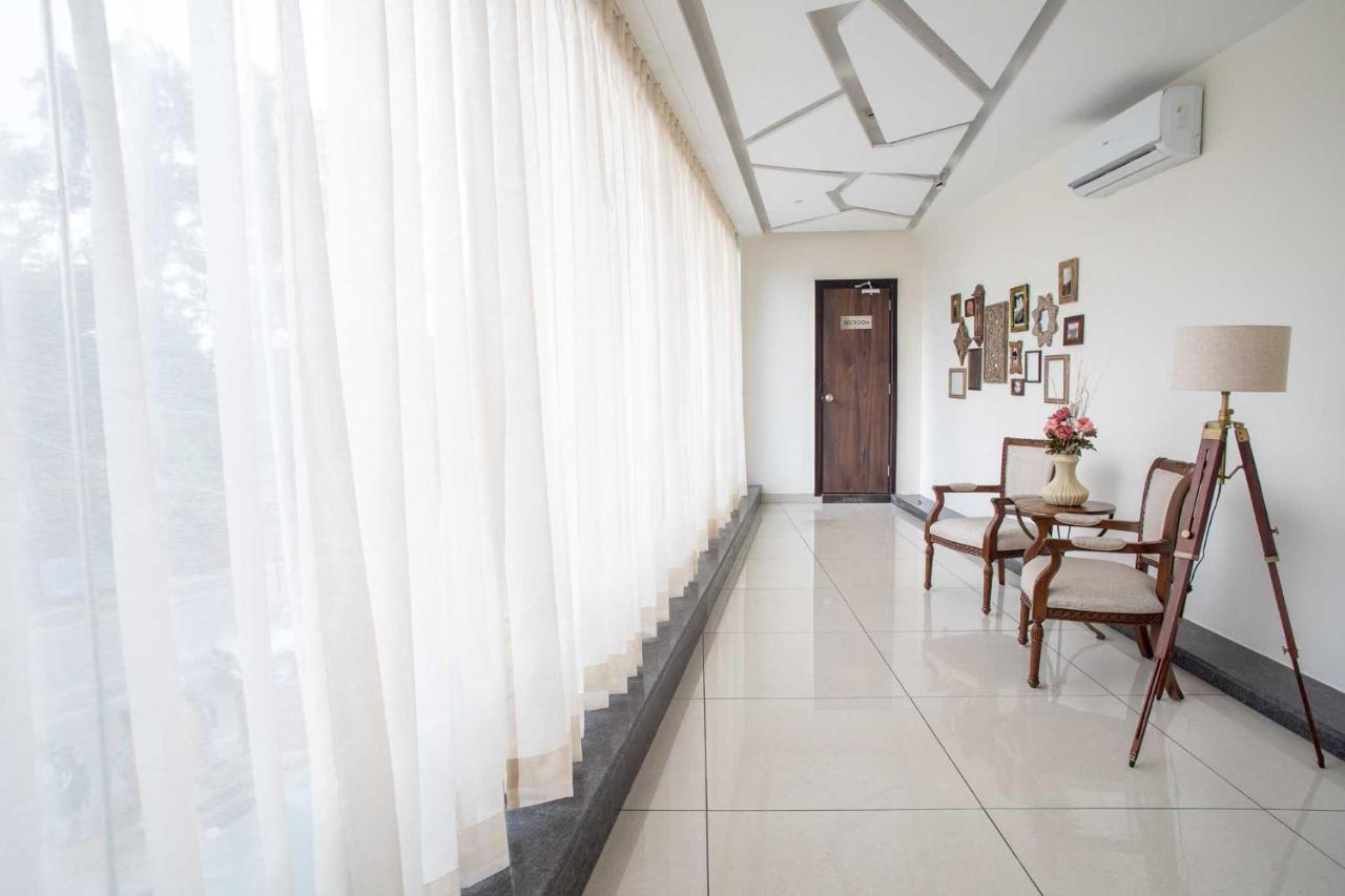 Hotel Alaya Dehradun Exteriör bild