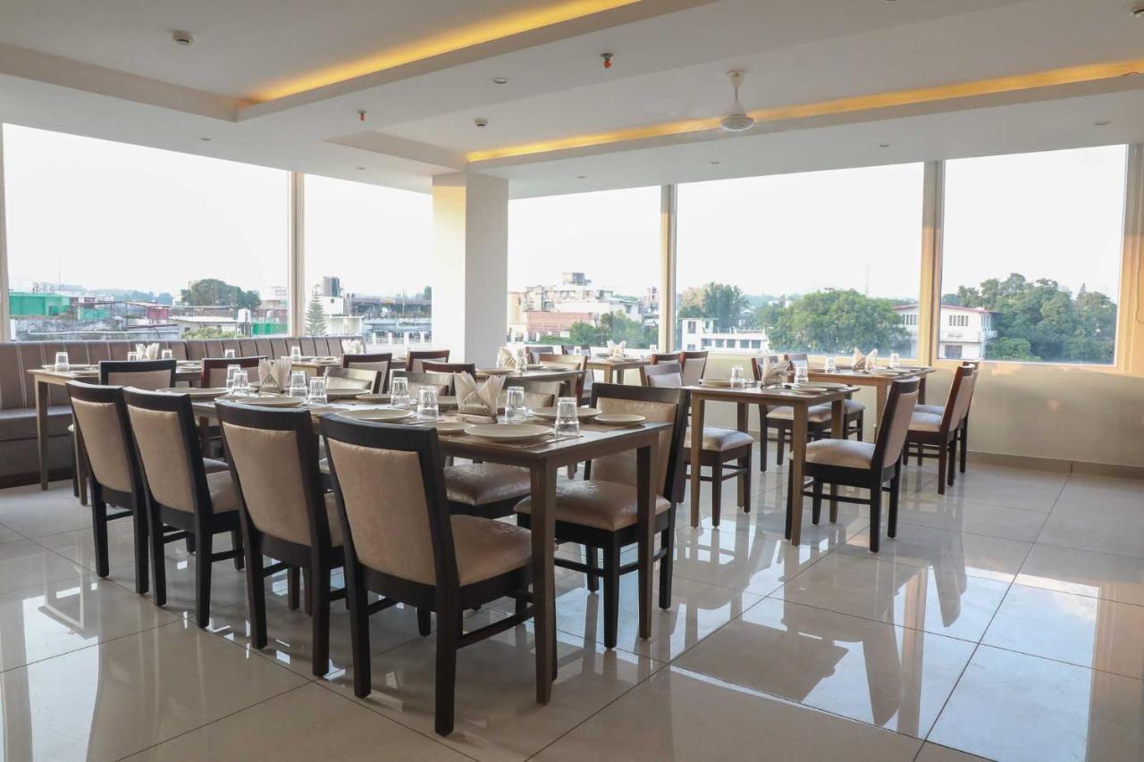 Hotel Alaya Dehradun Exteriör bild