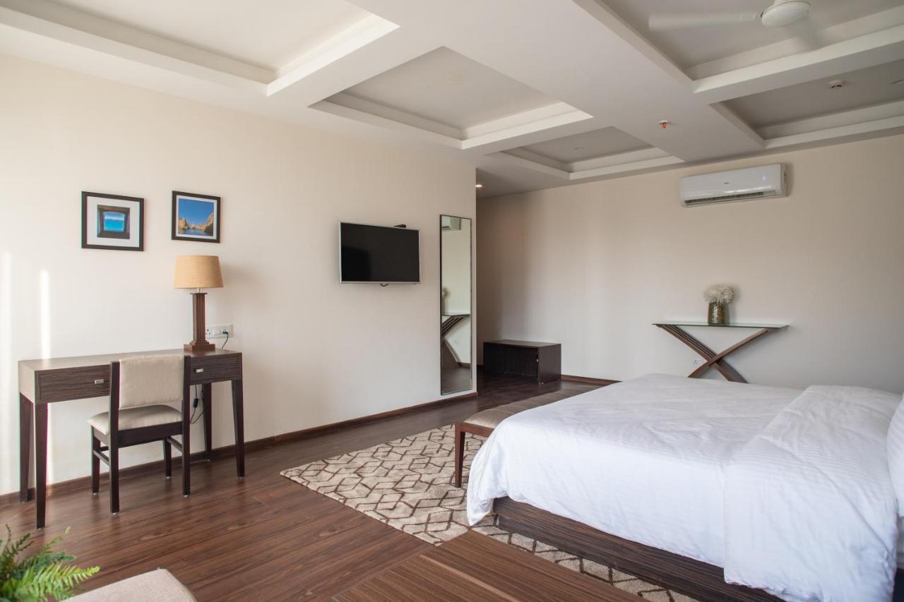 Hotel Alaya Dehradun Exteriör bild