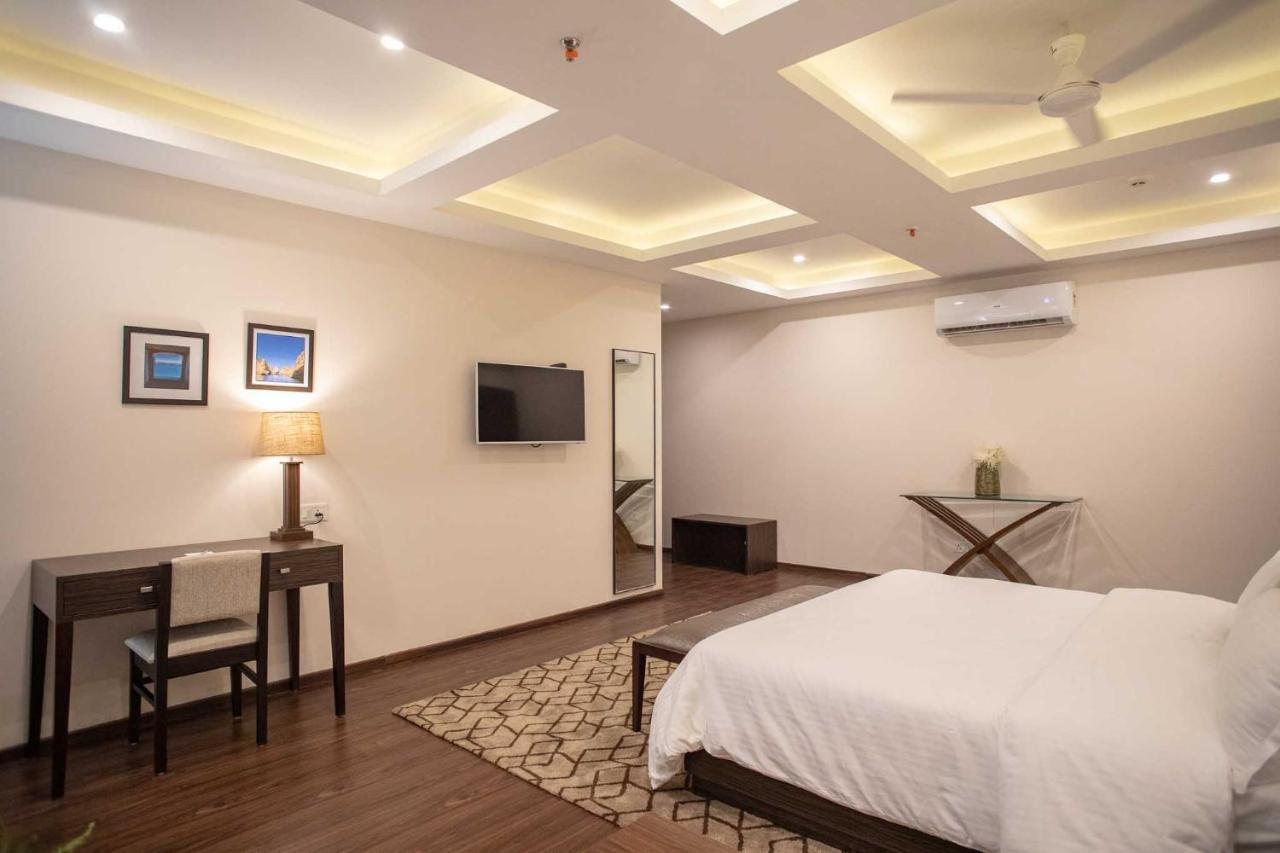 Hotel Alaya Dehradun Exteriör bild