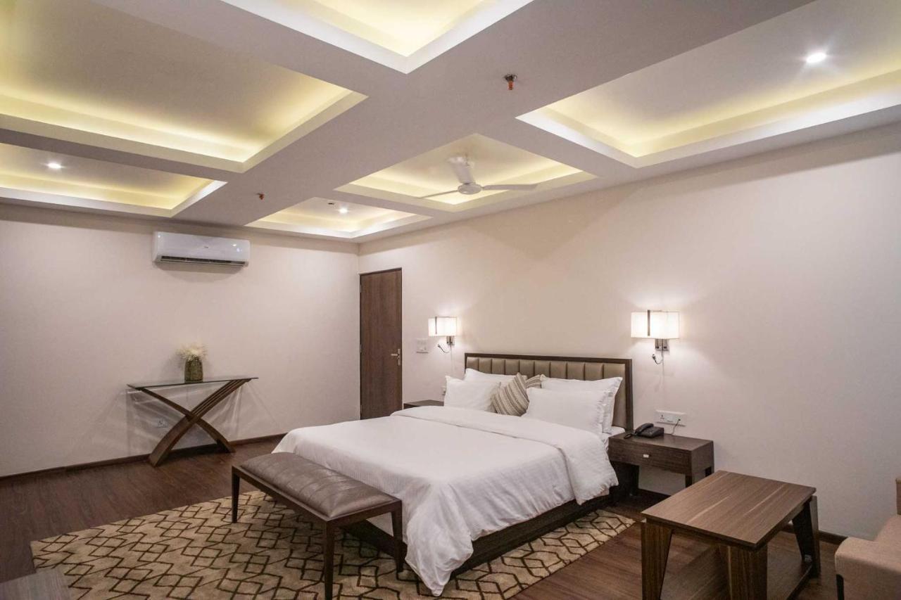 Hotel Alaya Dehradun Exteriör bild