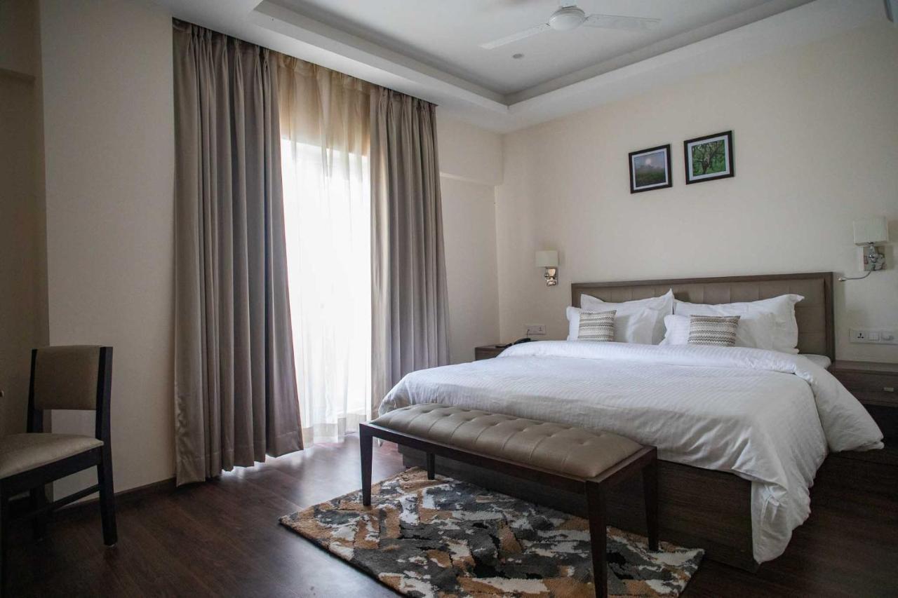 Hotel Alaya Dehradun Exteriör bild