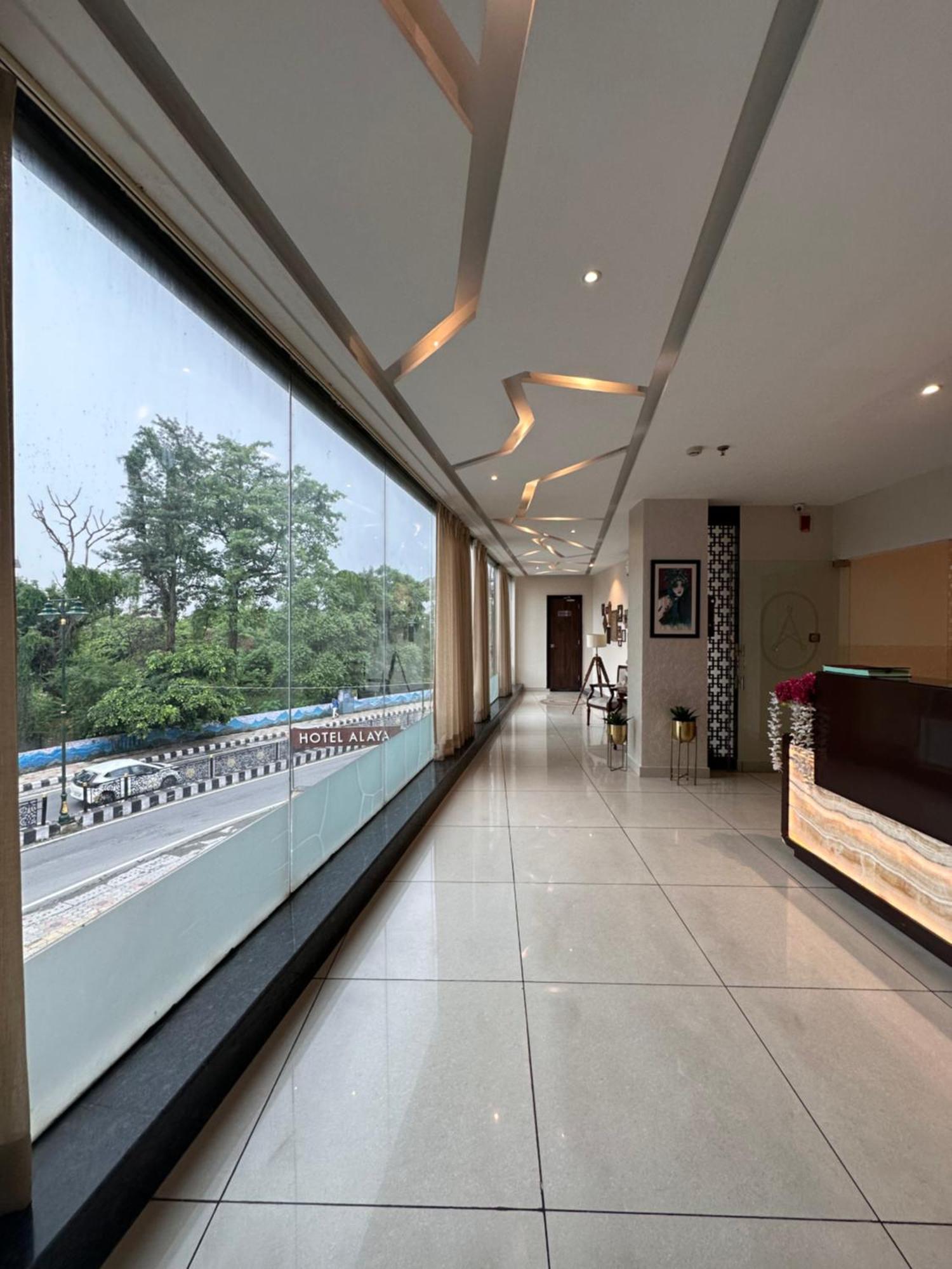 Hotel Alaya Dehradun Exteriör bild